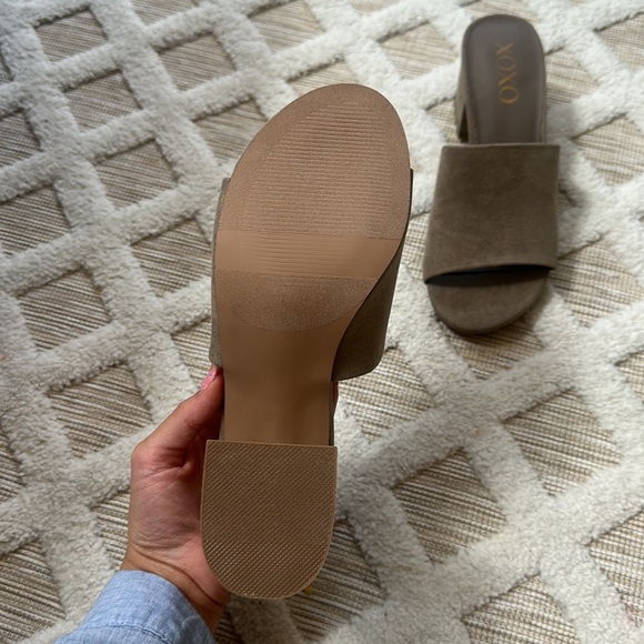 Block Heel - Picture 4 of 8